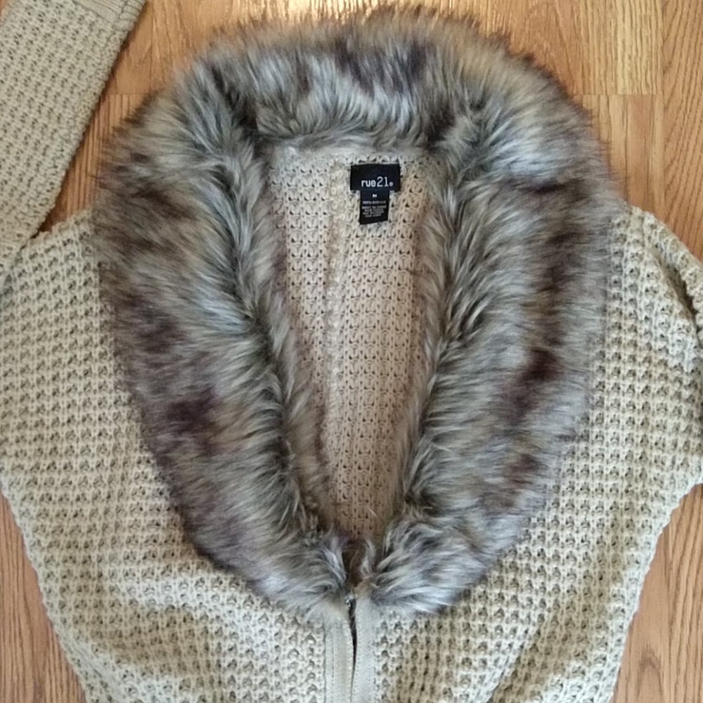 EUC faux fur neck cardigan - Picture 2 of 6